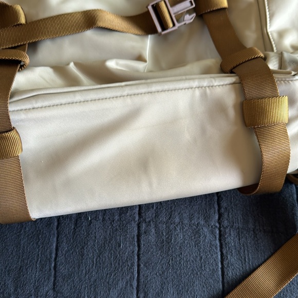 Lululemon Wunderlust Backpack Trench - Picture 3 of 7